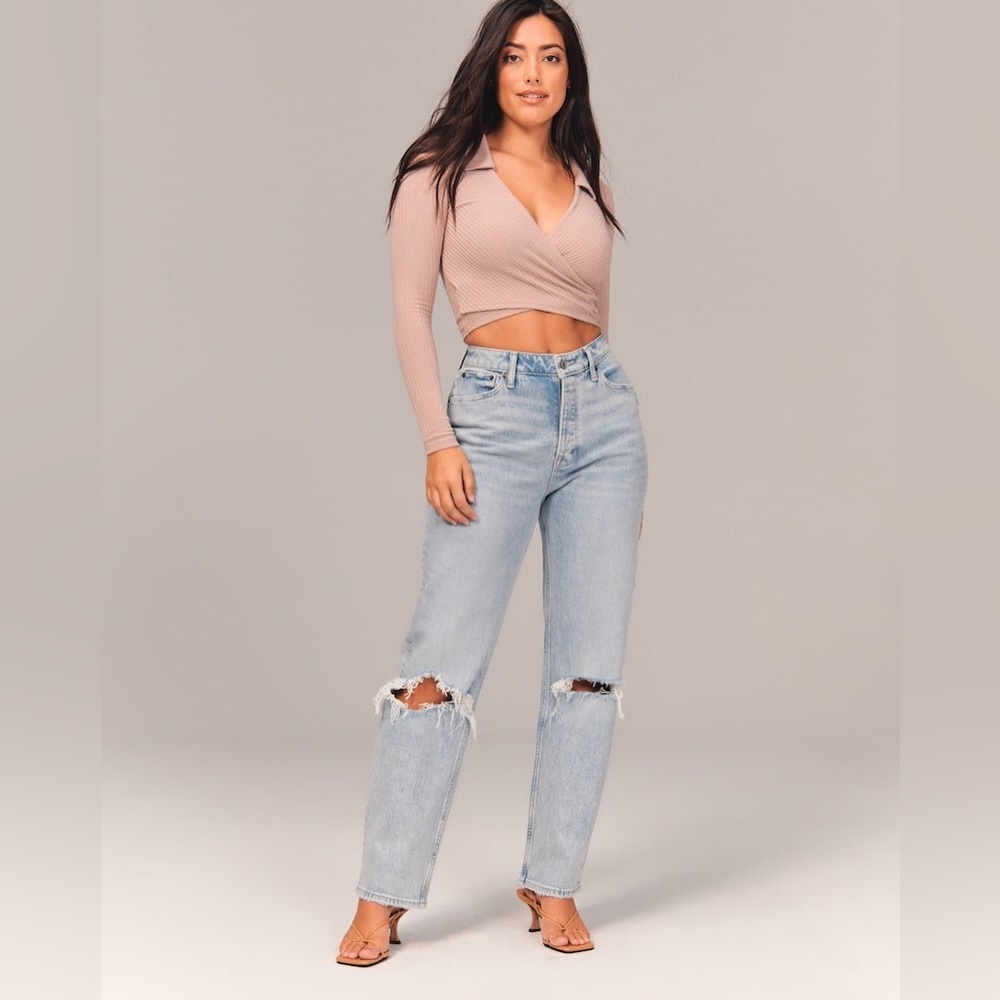 NWOT // Abercrombie - Curve Love The Dad High Rise Jean